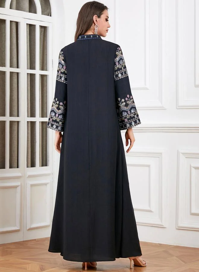 تايك تو جلابية مطرزة بتصميم واسع من الأسفل